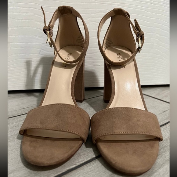 Nine West Abrah Faux Suede Tan Heel
Open Toe Ankle Strap Sandals Sz 7.5 NWOT - Picture 2 of 11